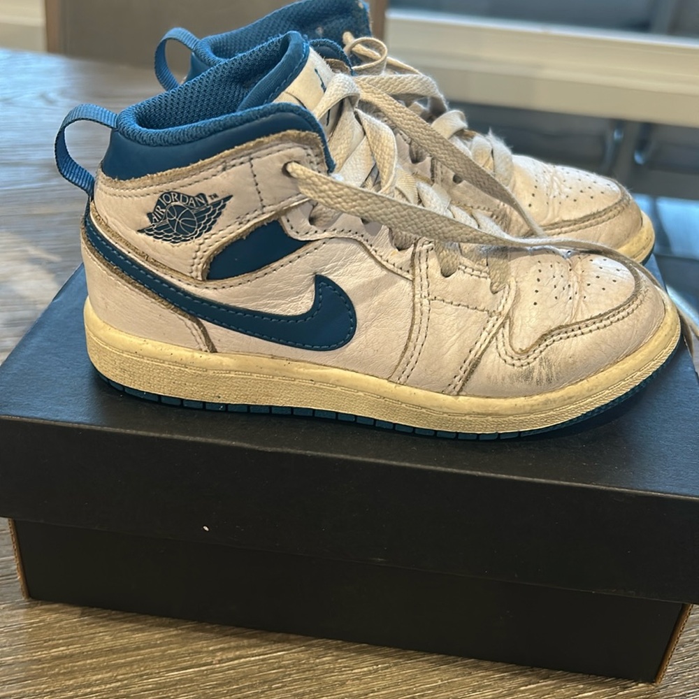 Little boys Nike Jordan 1 Mid SE Sneakers
